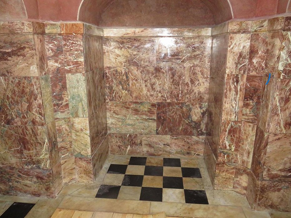 Kaplica Szelichowa na Woli po renowacji. Ods�oni�to polichromie