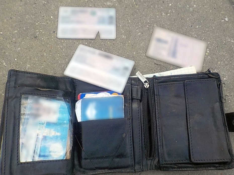Zabra� koledze portfel i zasn�� z nim na ulicy
