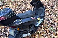 Zagadkowy skuter znaleziony w warszawskim lasku