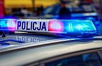 Pijany kierowca bez uprawnień rozbił auto na Woli